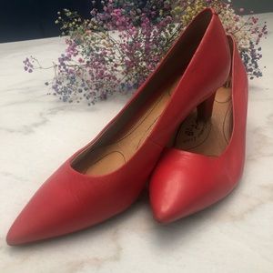 Sofft red shoes small heels sizes 8m